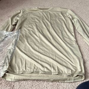 U.S. Army light weight cold weather shirt long sleeve NWT size Small Reg